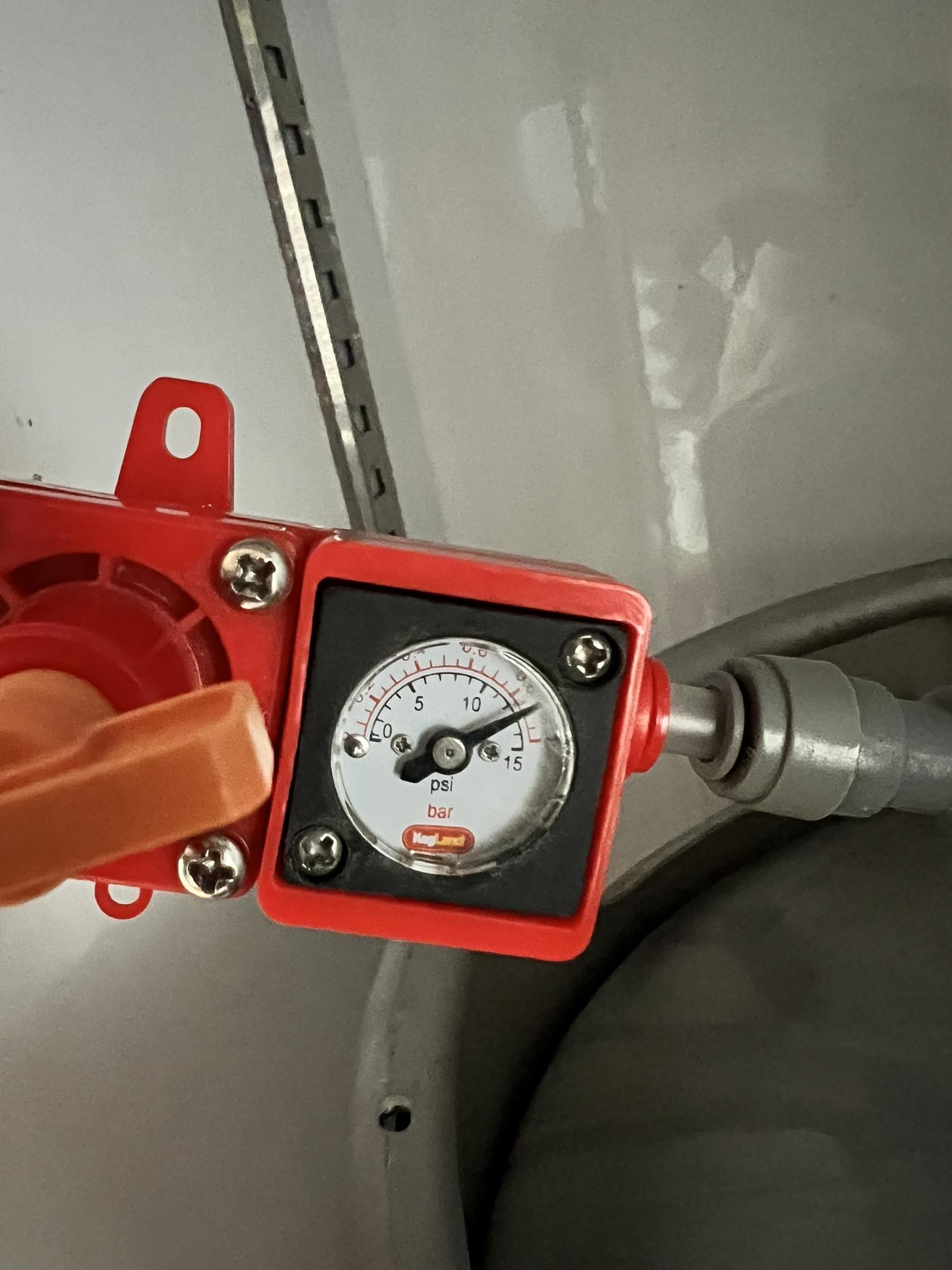 Gauge 13 PSI @ 20.5°C