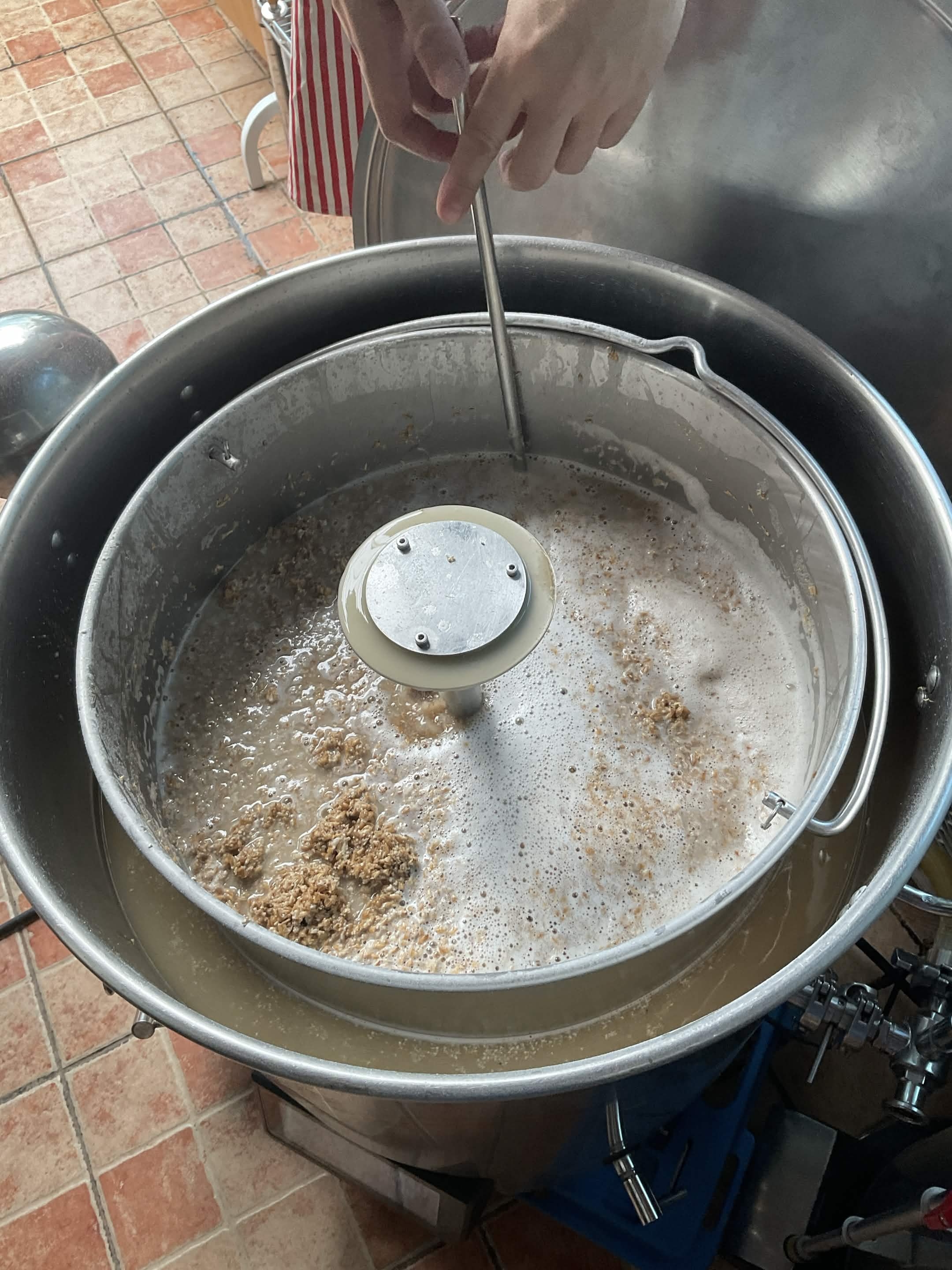 จ๊าบ stirring mash